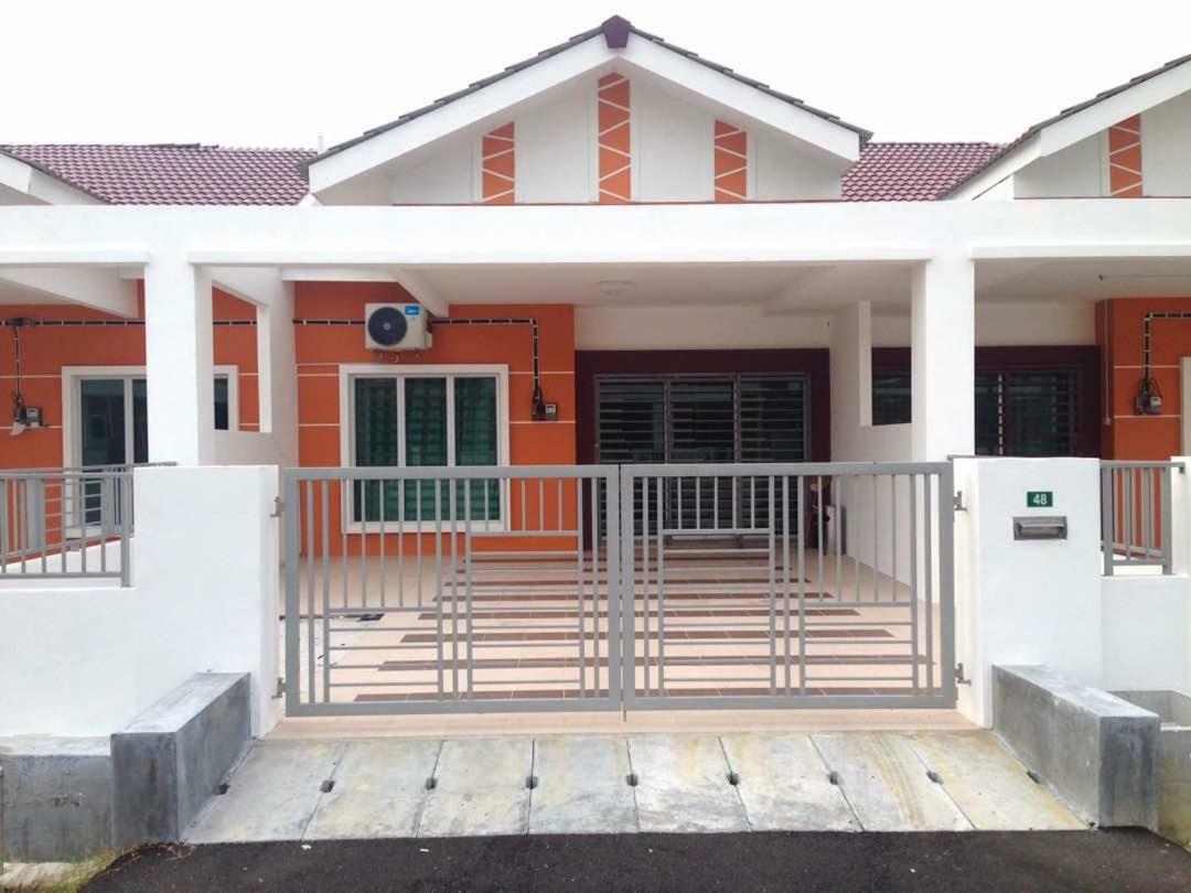 Nuha Homestay Seri Iskandar Exterior photo