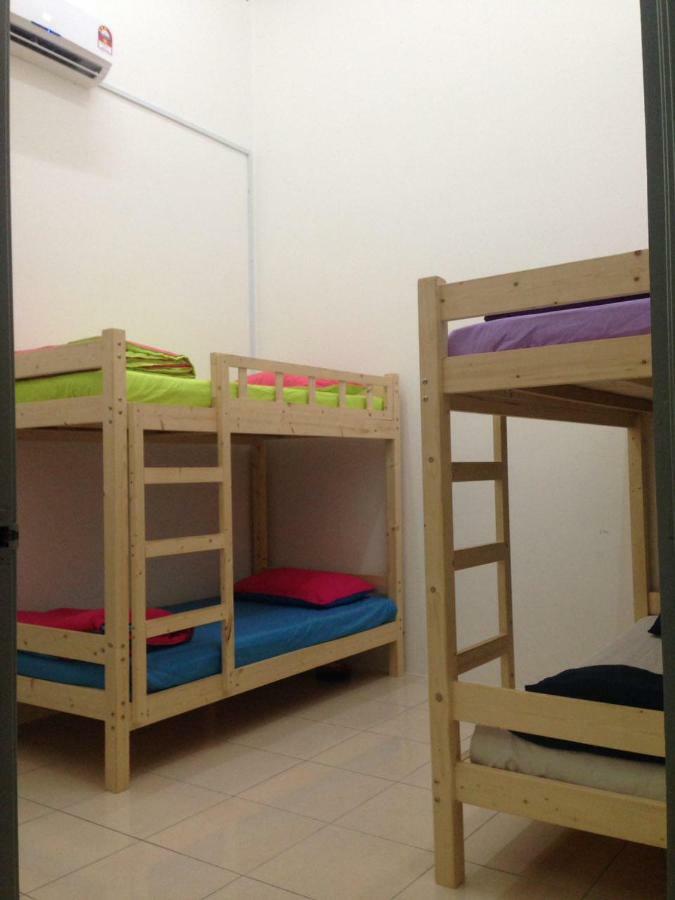 Nuha Homestay Seri Iskandar Exterior photo