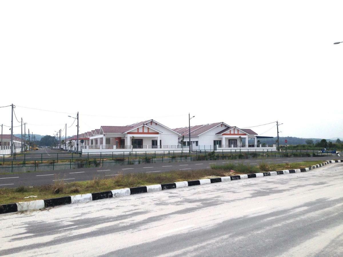 Nuha Homestay Seri Iskandar Exterior photo